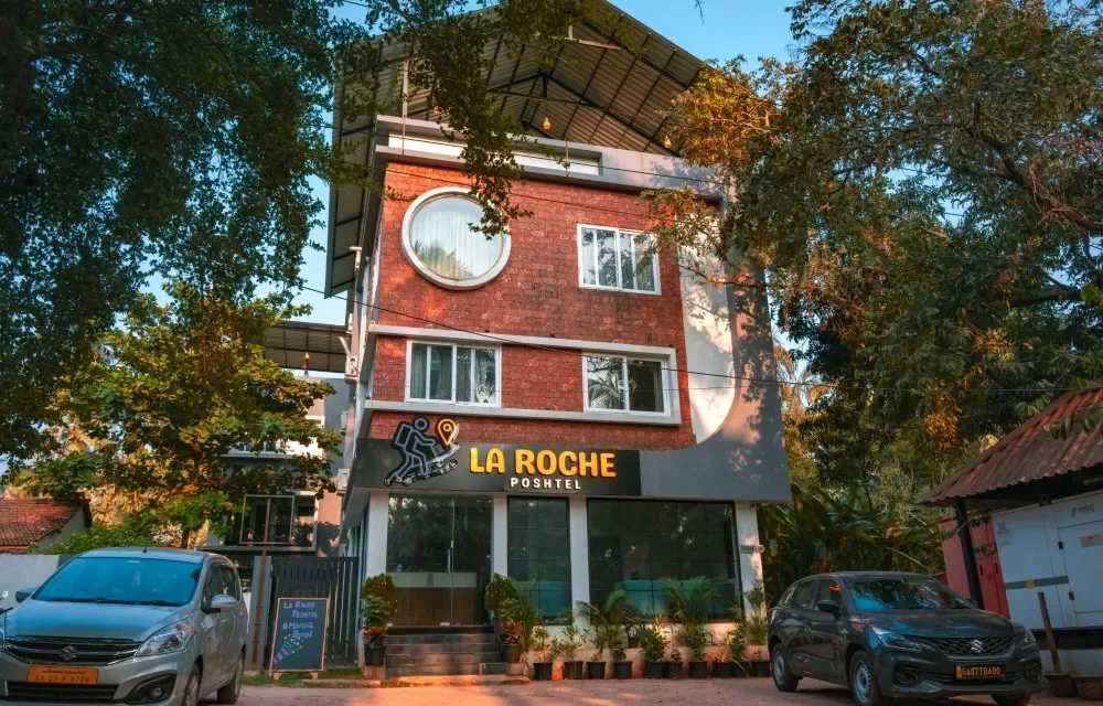 La Roche Poshtel How Smart Travelers Choose the Right Hotel Base in Coastal Towns Without Overpaying Image